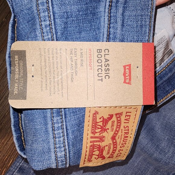 Levi’s Classic Bootcut Jeans NWT Size 16 Medium Wash Blue - Picture 12 of 16